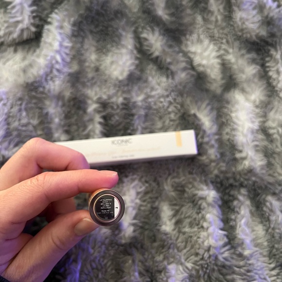 Iconic London: Lip Plumping Gloss in Tease Me (0.16 oz.) - Picture 5 of 5